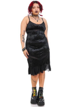 Luci Black Velvet Midi Dress 41 Luci Black Velvet Midi Dress -TUNNEL Vision Outlet 256A2163 d3bb9e9e d1f8 4e04 b528 39d9e09b49a3