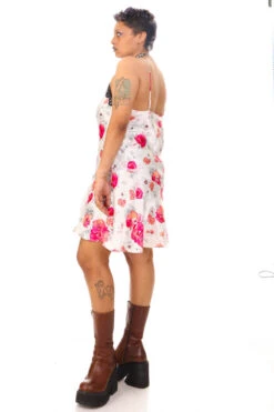 Vintage Y2K Delicate Flower White Slip Dress 10 Vintage Y2K Delicate Flower White Slip Dress -TUNNEL Vision Outlet 256A4708 b36681f6 b729 4e5c 88d1 af529b57d06b