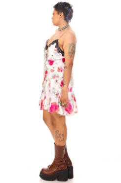 Vintage Y2K Delicate Flower White Slip Dress 11 Vintage Y2K Delicate Flower White Slip Dress -TUNNEL Vision Outlet 256A4709 96771fb5 374a 49ff 8e2d c2946b1f3a6b