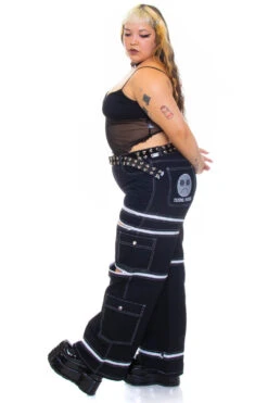 Black 5-in-1 Convertible Zip-Off Cargo Pants -TUNNEL Vision Outlet 256A4963