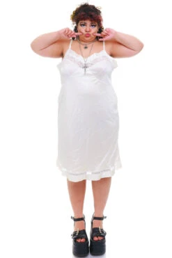 Vintage Classics - Slip Dresses 25 Vintage Classics - Slip Dresses -TUNNEL Vision Outlet 256A6598 93cf256a b032 4ca9 ac29 1645bf35b207