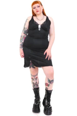 Vintage Classics - Slip Dresses 24 Vintage Classics - Slip Dresses -TUNNEL Vision Outlet 256A7652 e69cbe70 e465 46d7 a25d f26fb6b8175a