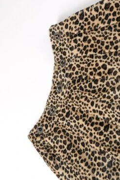 PRE-ORDER: Peekaboo Fuzzy Leopard Print Grommet Mini Skirt 13 PRE-ORDER: Peekaboo Fuzzy Leopard Print Grommet Mini Skirt -TUNNEL Vision Outlet 611A2071