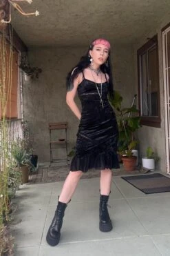 Luci Black Velvet Midi Dress 24 Luci Black Velvet Midi Dress -TUNNEL Vision Outlet 9A5CAFAA 4C91 4529 8781 2E74F8D261D9