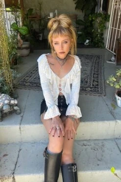 Vampy White Velvet Ruffle Blouse -TUNNEL Vision Outlet ksdvb