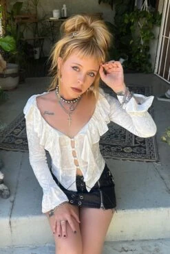 Vampy White Velvet Ruffle Blouse -TUNNEL Vision Outlet lsjdvN